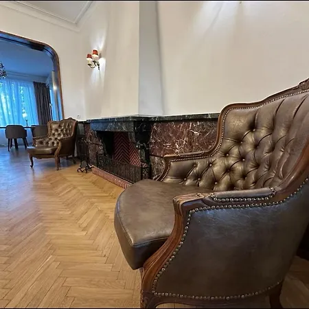 Apartment 86